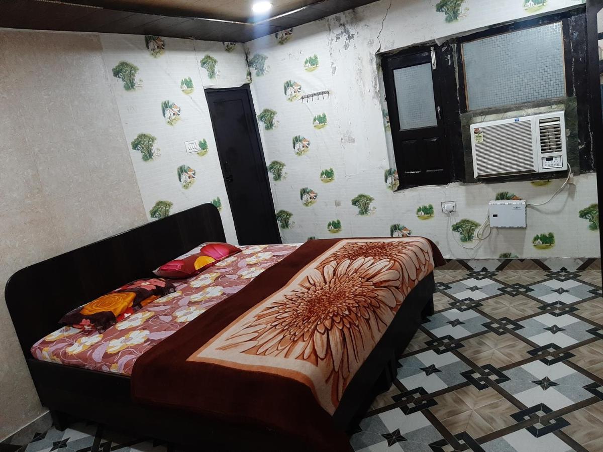 Shri Haridas Dham Матхура Екстер'єр фото